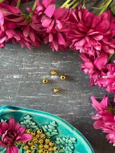 مهره طلایی تراش دار