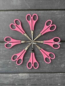 قیچی دسته صورتی